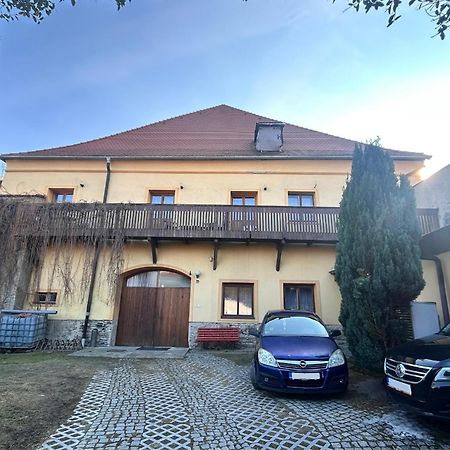Restaurace A Penzion Podloubi Opocno Exterior photo